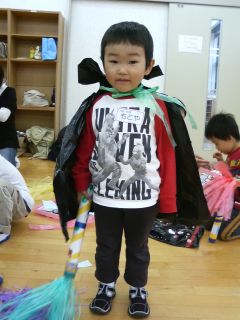 ポケットクラブでハロウィングッズ作り