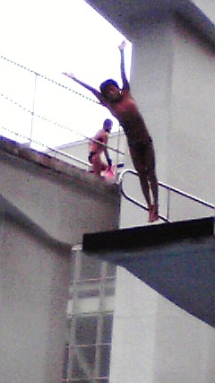 ５メートル高飛び込み