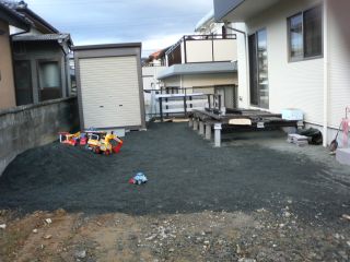 庭が工事現場に