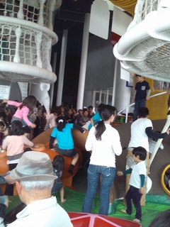 大混雑の水族館